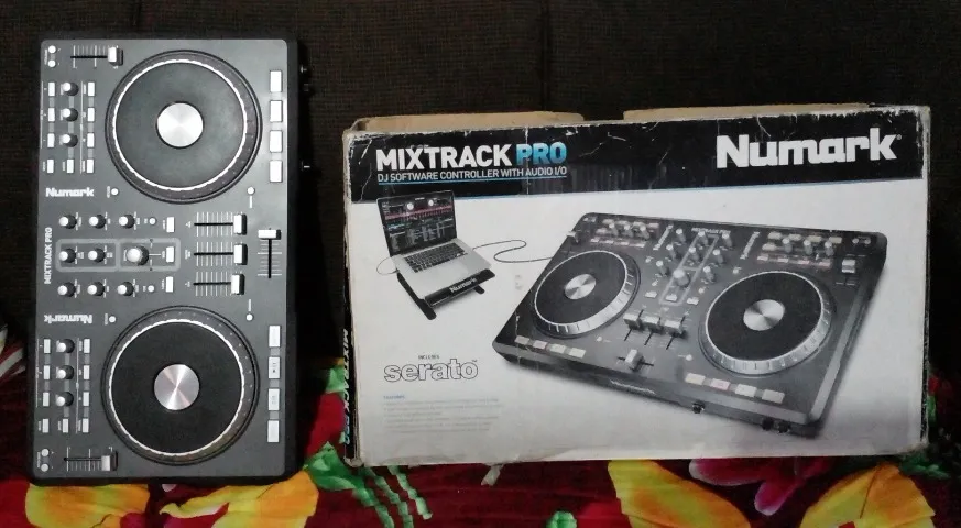 Controladora Dj MixTrack Pro Numark