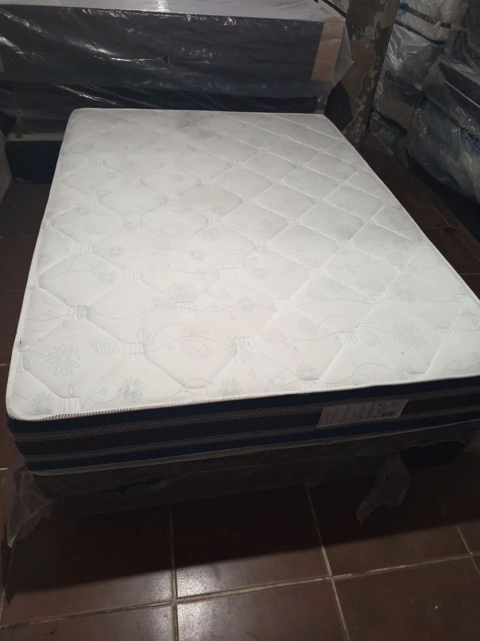 Vendo cama box king Queen e Casal padrão  - Foto 3