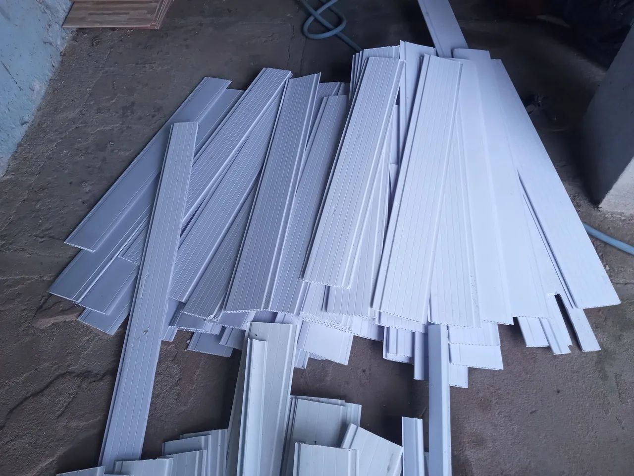 Vendo sobras de forro PVC branco espessura 7 - Foto 5