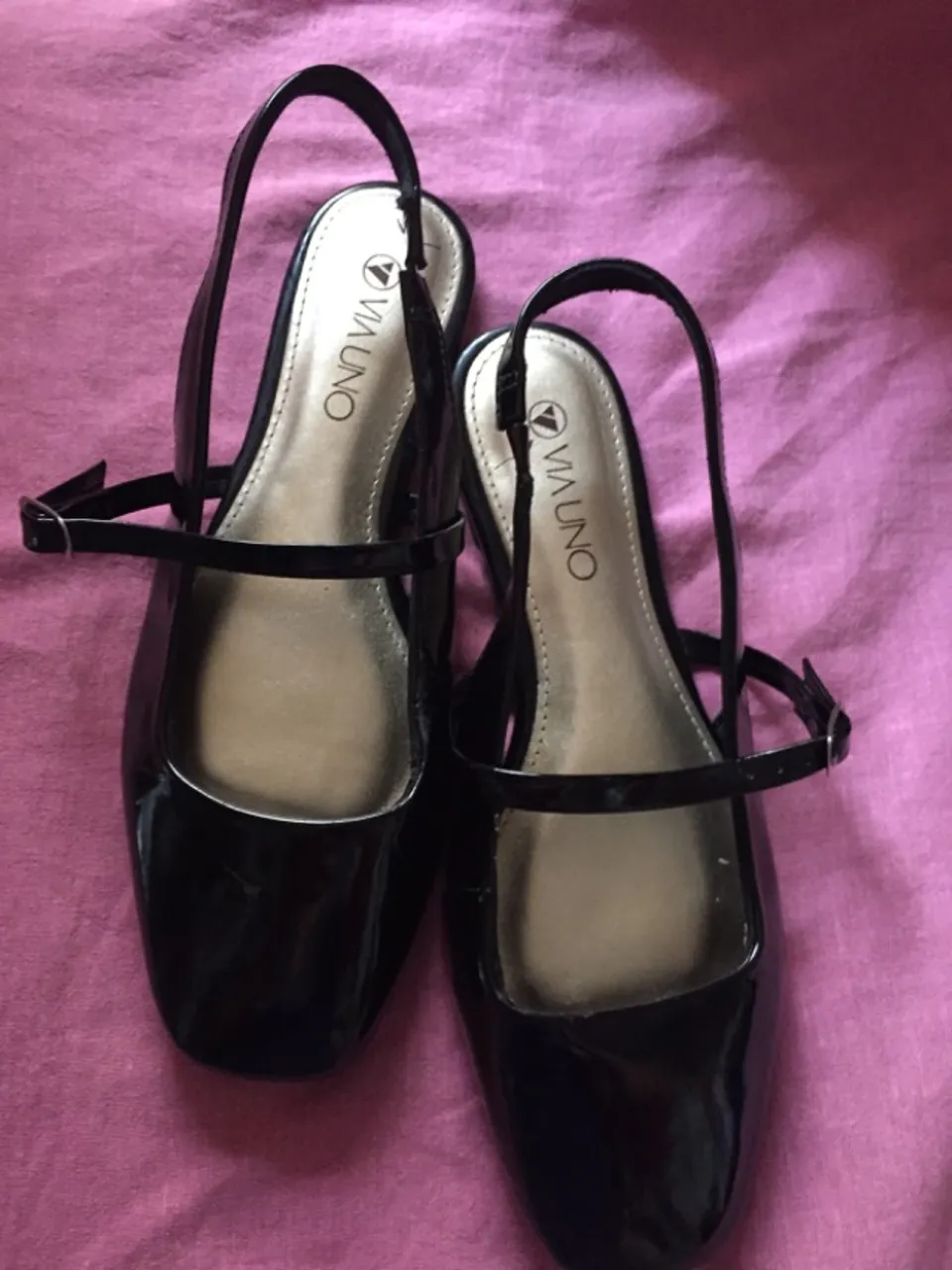 Sapatos 37 valor R$100,00 cada uma, avista em dinheiro
