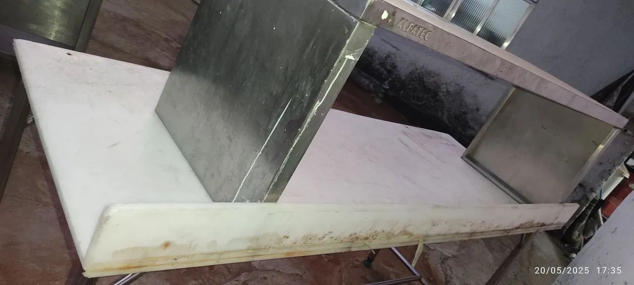 Bancada+prateleira superior inox industrial com tampão polietileno"LEIA" - Foto 3
