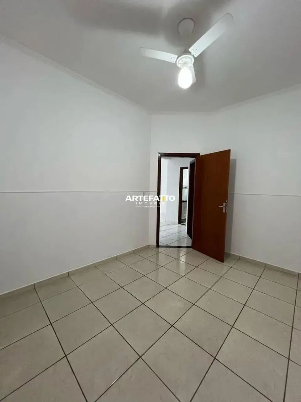 Vende-se Casa de Esquina Primeiro Quarteirão do Polo - Foto 4