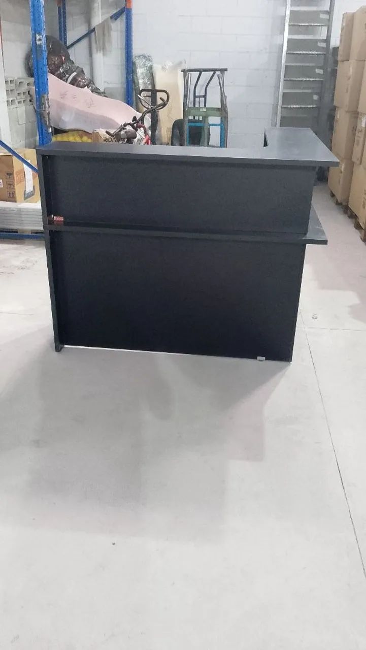Balcão de escritório preto
