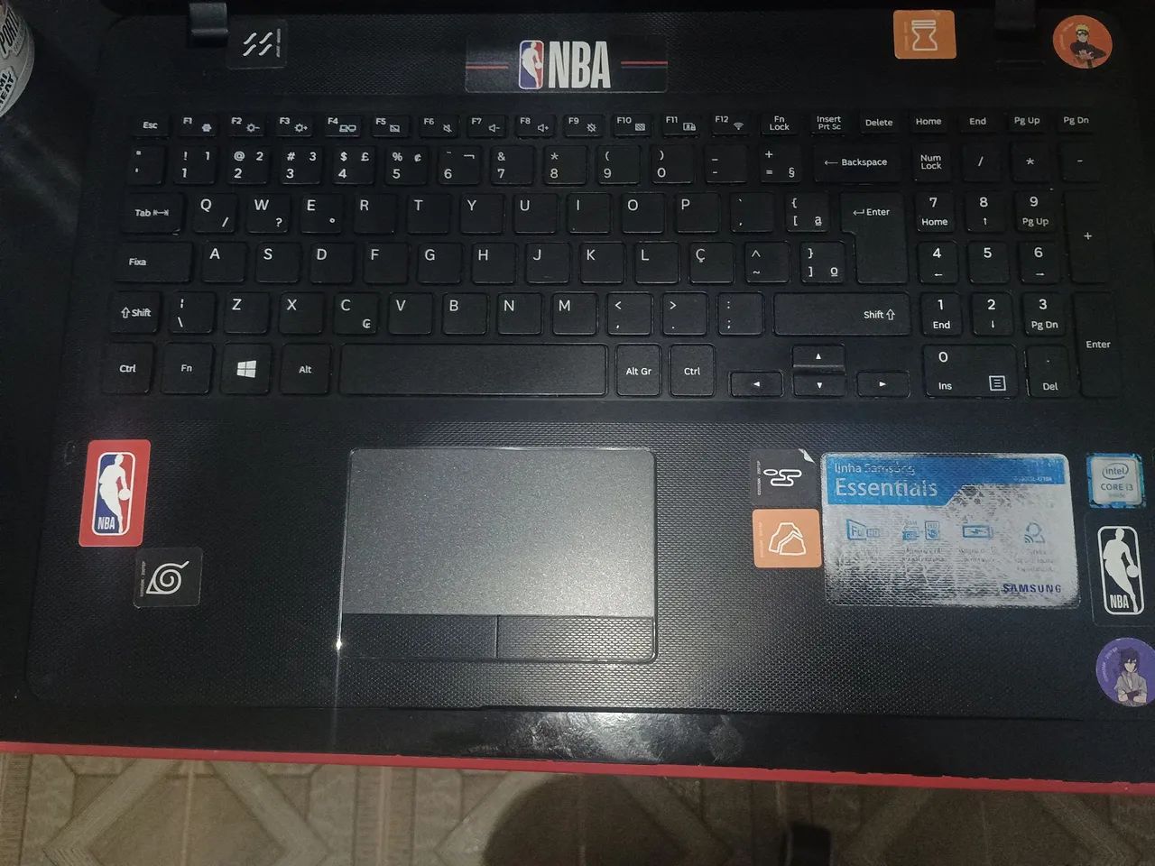 Notebook Samsung com adesivos de Naruto - Foto 2