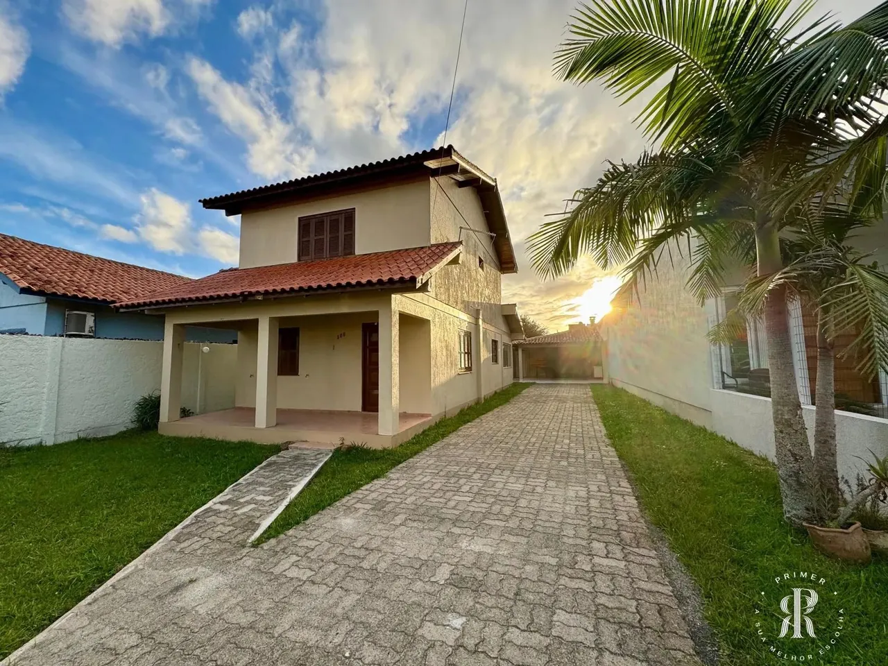 Casa 4 dormitórios à venda Zona Nova Tramandaí/RS