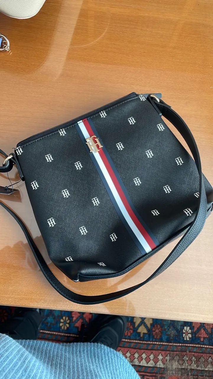 Bolsa Tommy Hilfiger Preta
