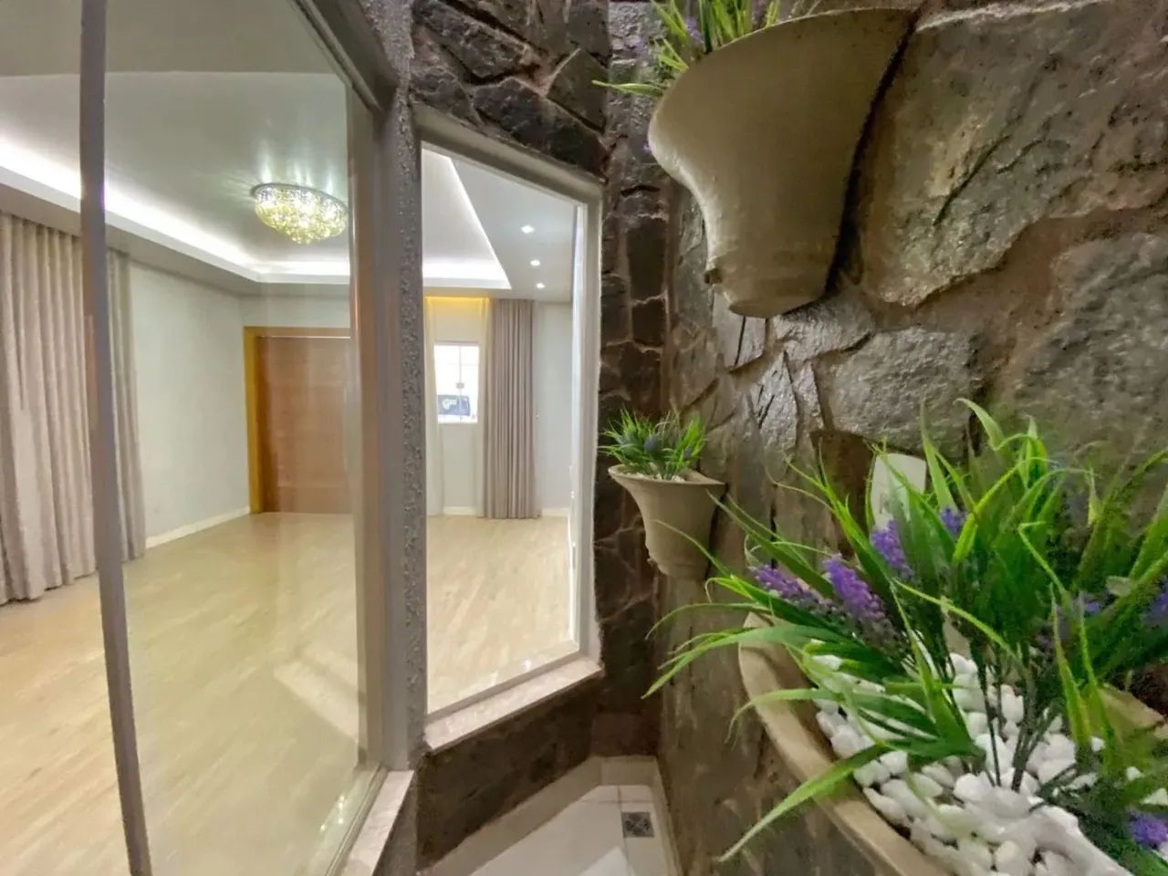 Excelente casa à Venda 4 Quartos, sendo 3 suítes  Conforto e Segurança em Grande Estilo! - Foto 5