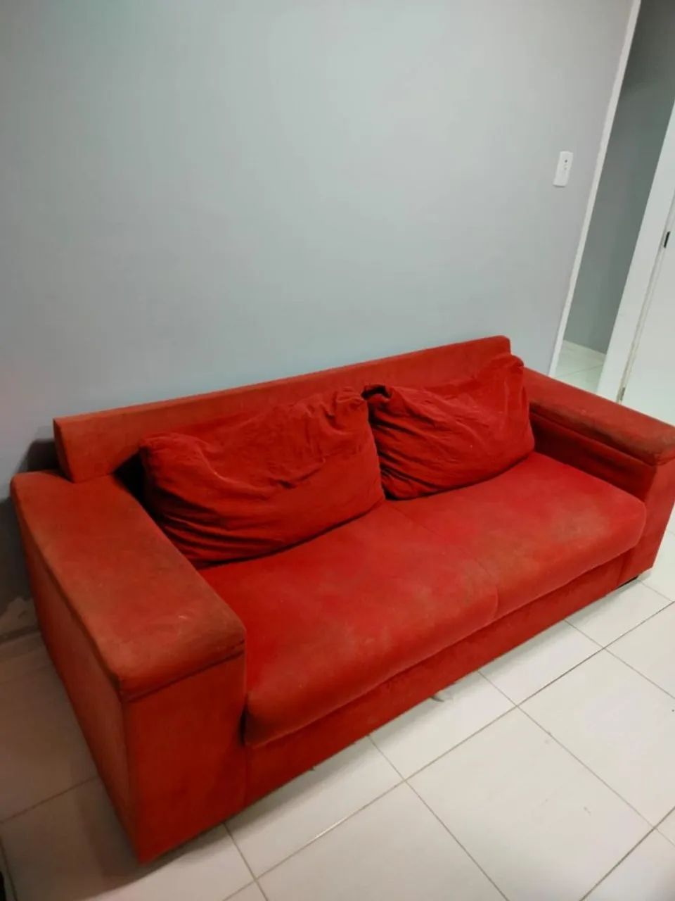 Sofá vermelho 3 lugares - 100,00 - Foto 4