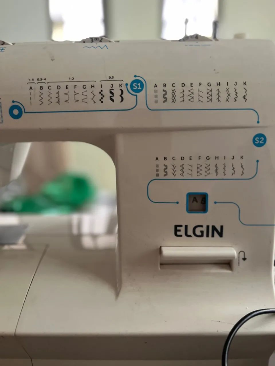 Máquina de costura Elgin - Genius Plus 