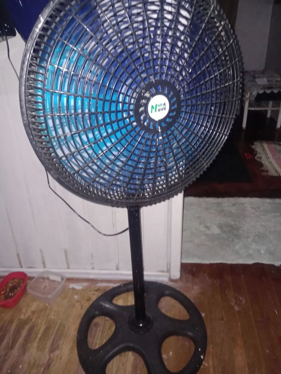 Ventilador novo 1 mês de uso 360 giros paguei 250 quero 180 nele e perfeito