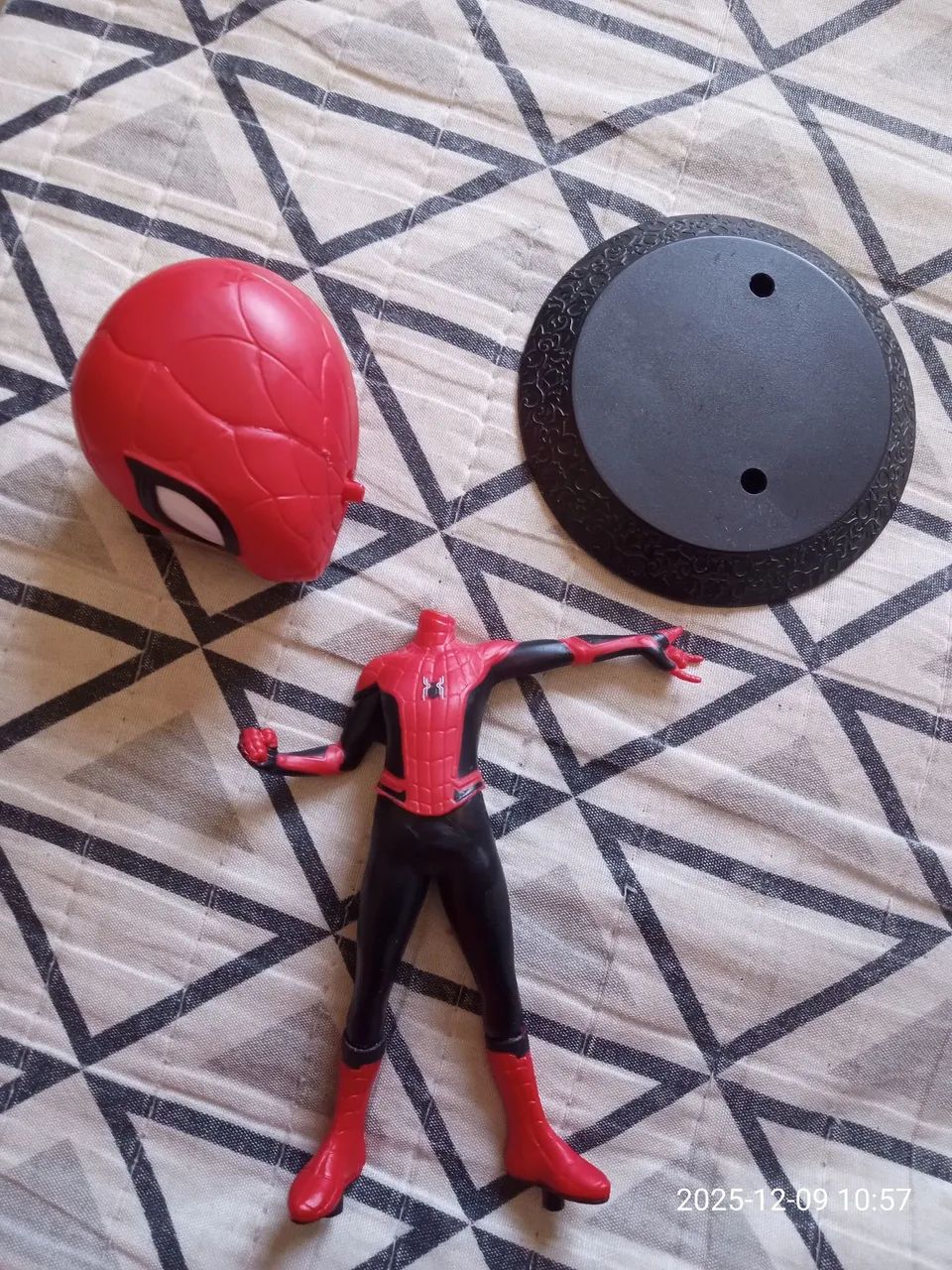 Boneco spider-man original em perfeito estado faço Olx pay  - Foto 4