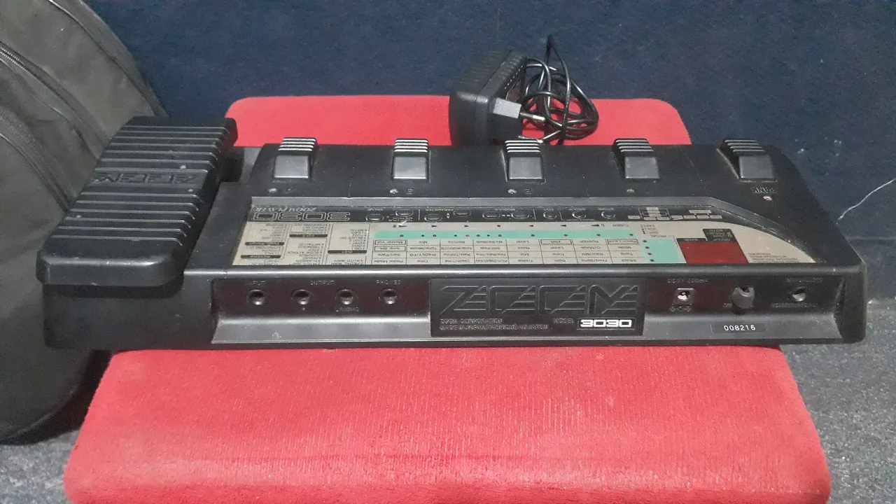 Pedaleira Zoom 3030 Multi-Efeitos Para Guitarra