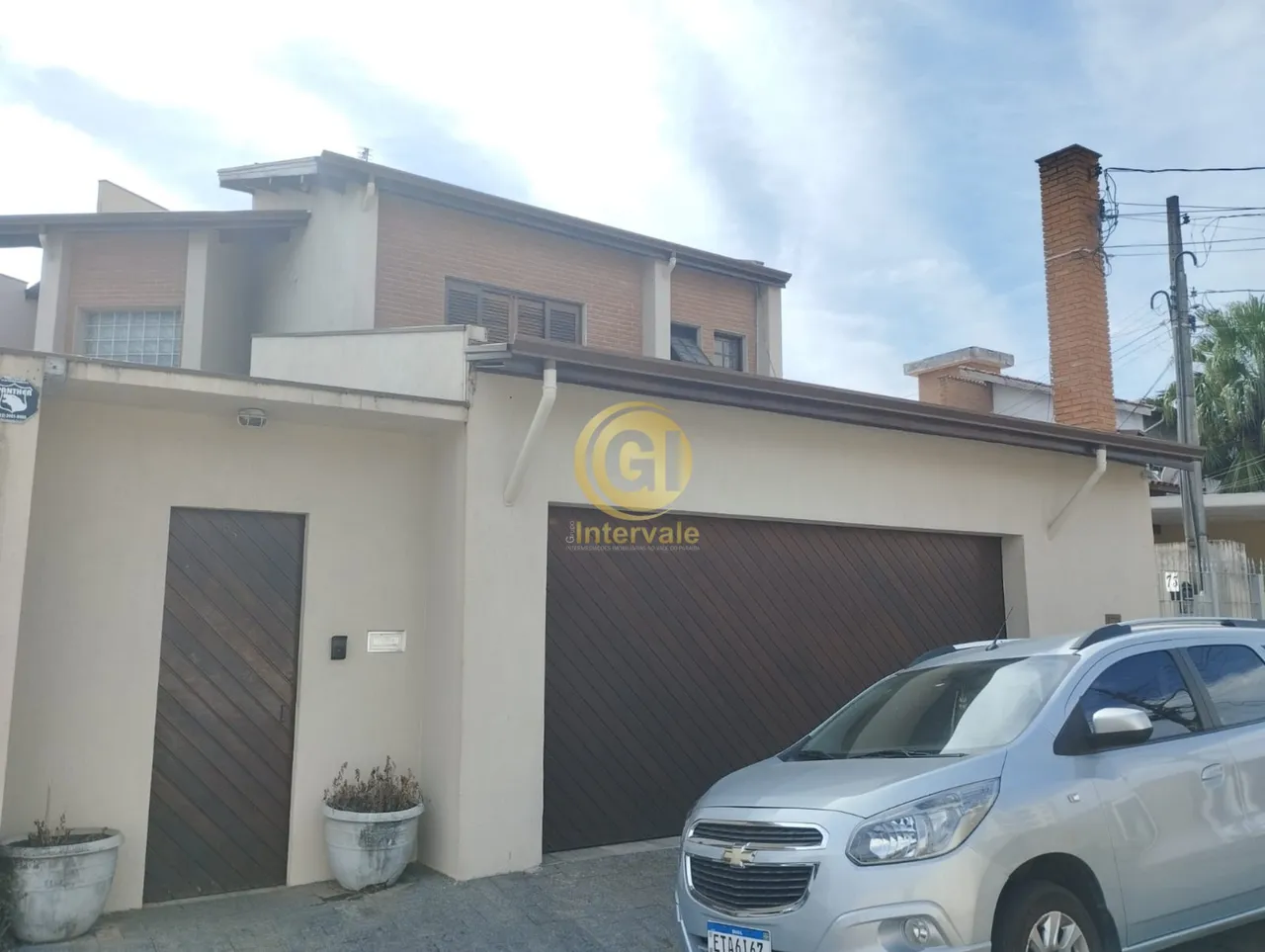 SOBRADO COM PISCINA 3 DORMITÓRIOS 2 SUITES NO JARDIM MESQUITA - LOCAÇÃO 3 dormitórios sen