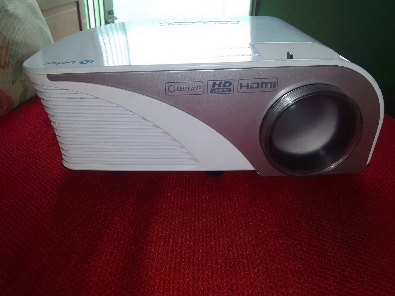 Mini Projetor Betec  - Foto 3