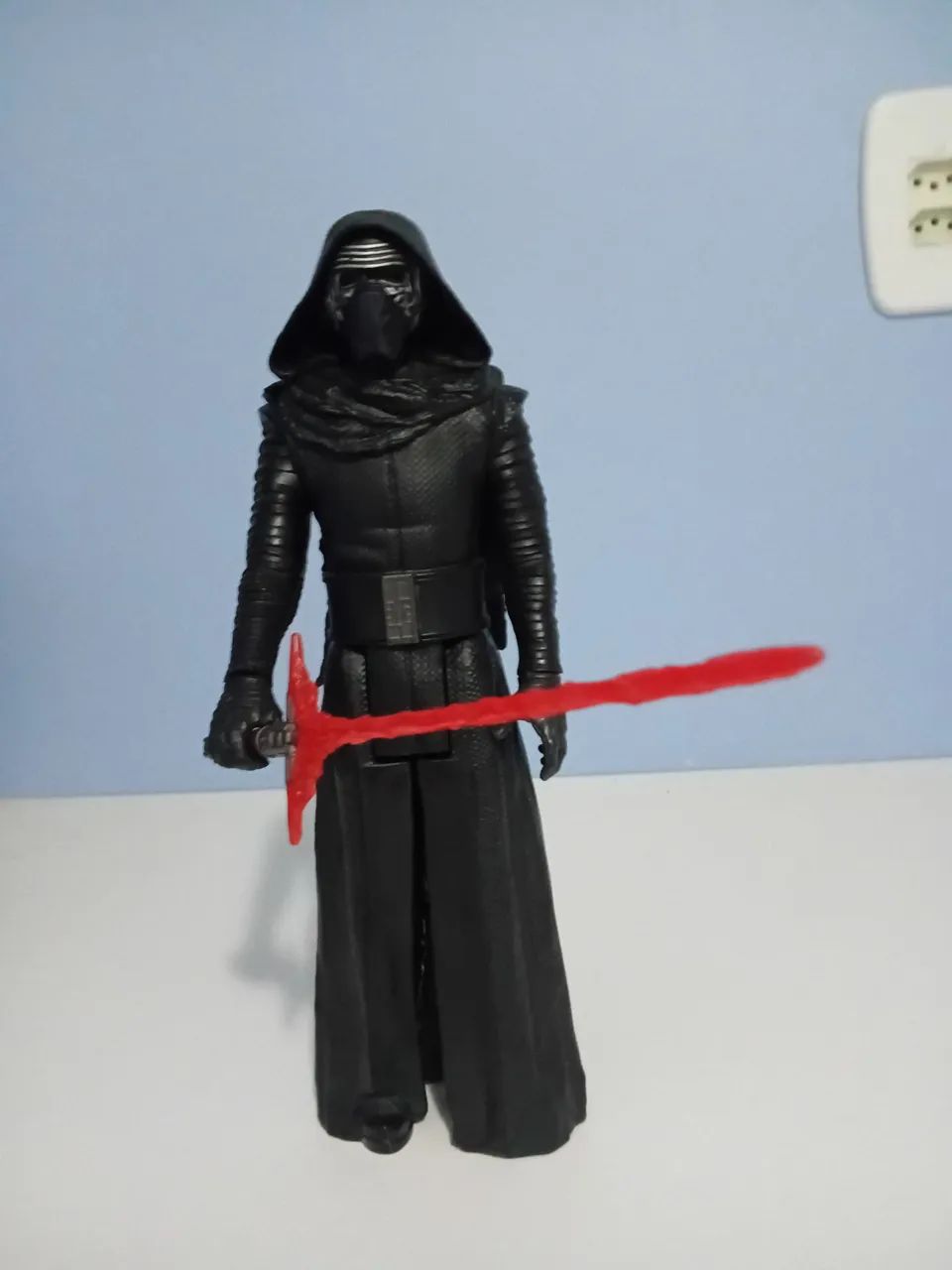 Boneco Star Wars Kylo Ren com Sabre de Luz