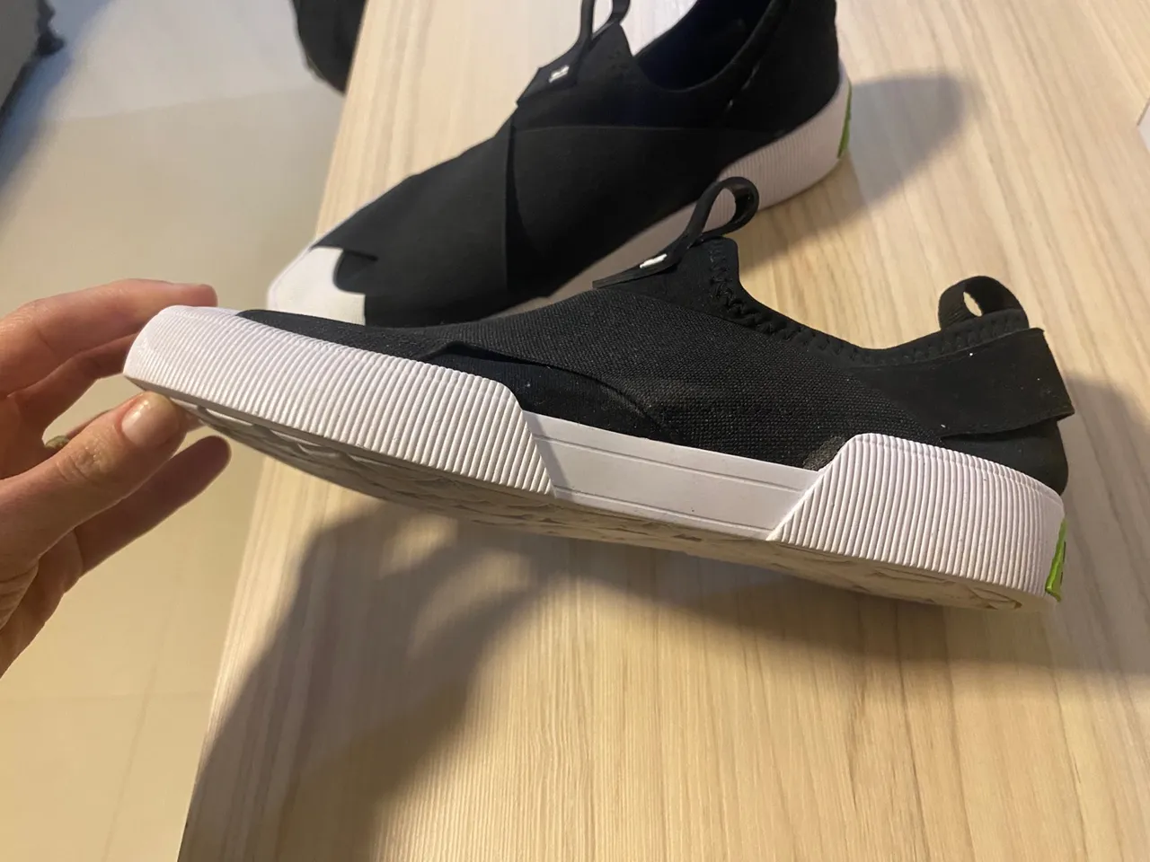Tênis Slip On Preto Moderno