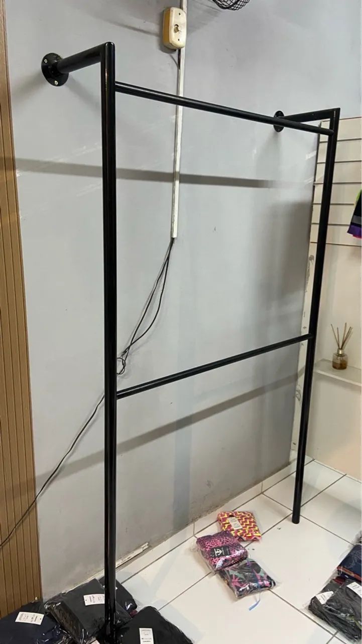 Arara de roupas para loja