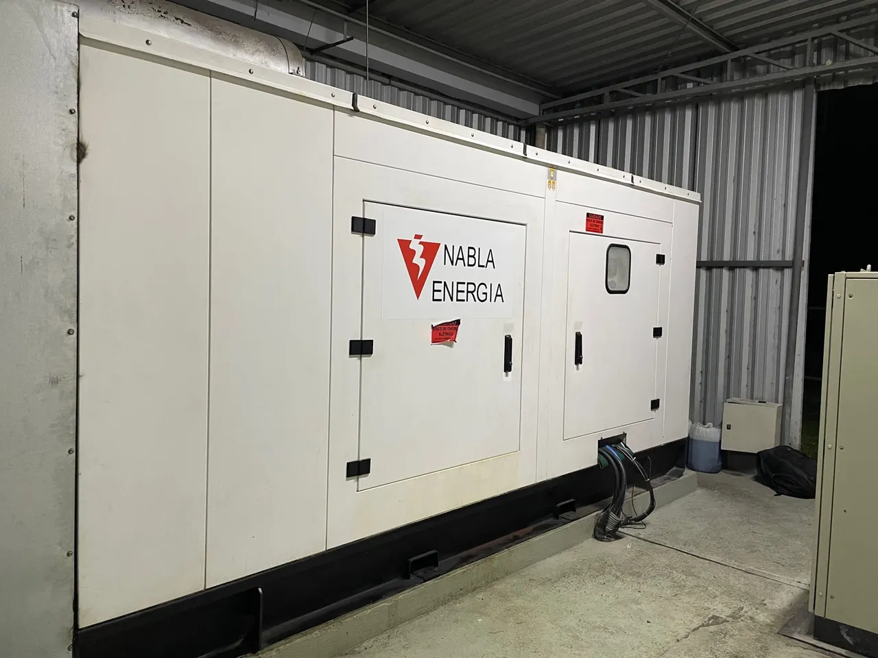 Grupo Gerador Stemac 450 kVA com QTA; Motor Scania; 1059 horas de uso.