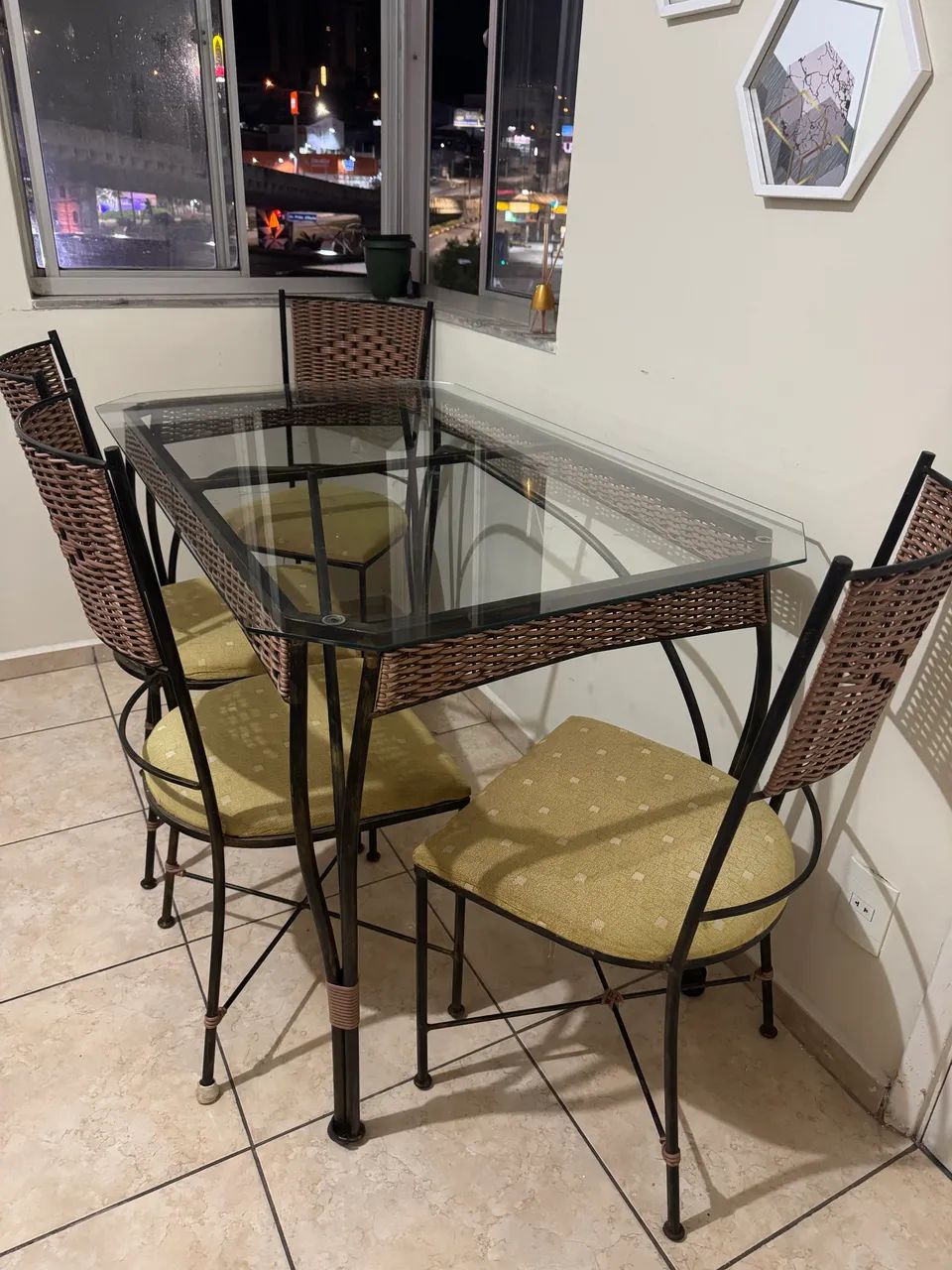 Mesa + cadeiras64221281934337122