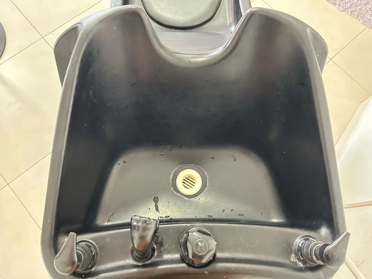 Cadeira de cabeleireiro e lavatório usados - Foto 2