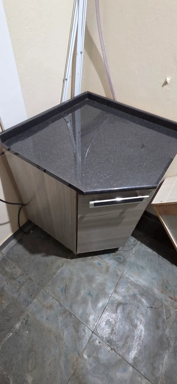 Escrivaninha de Canto com Tampo de Granito