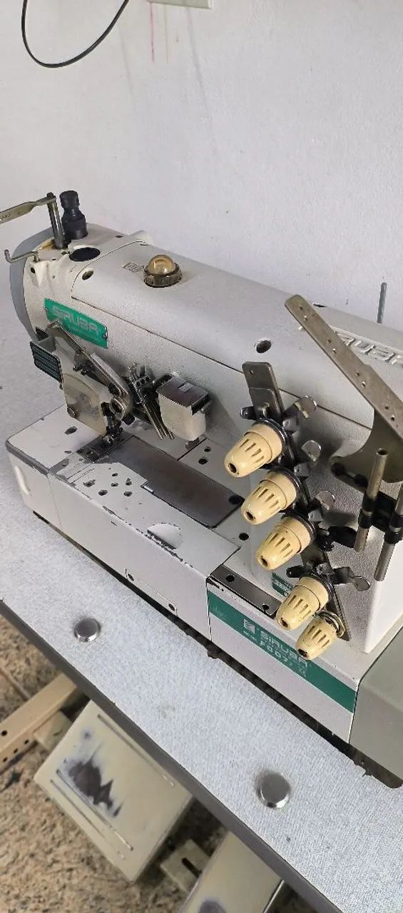 Máquina de Costura Galoneira SIRUBA F007J em Ótimo Estado - Foto 3