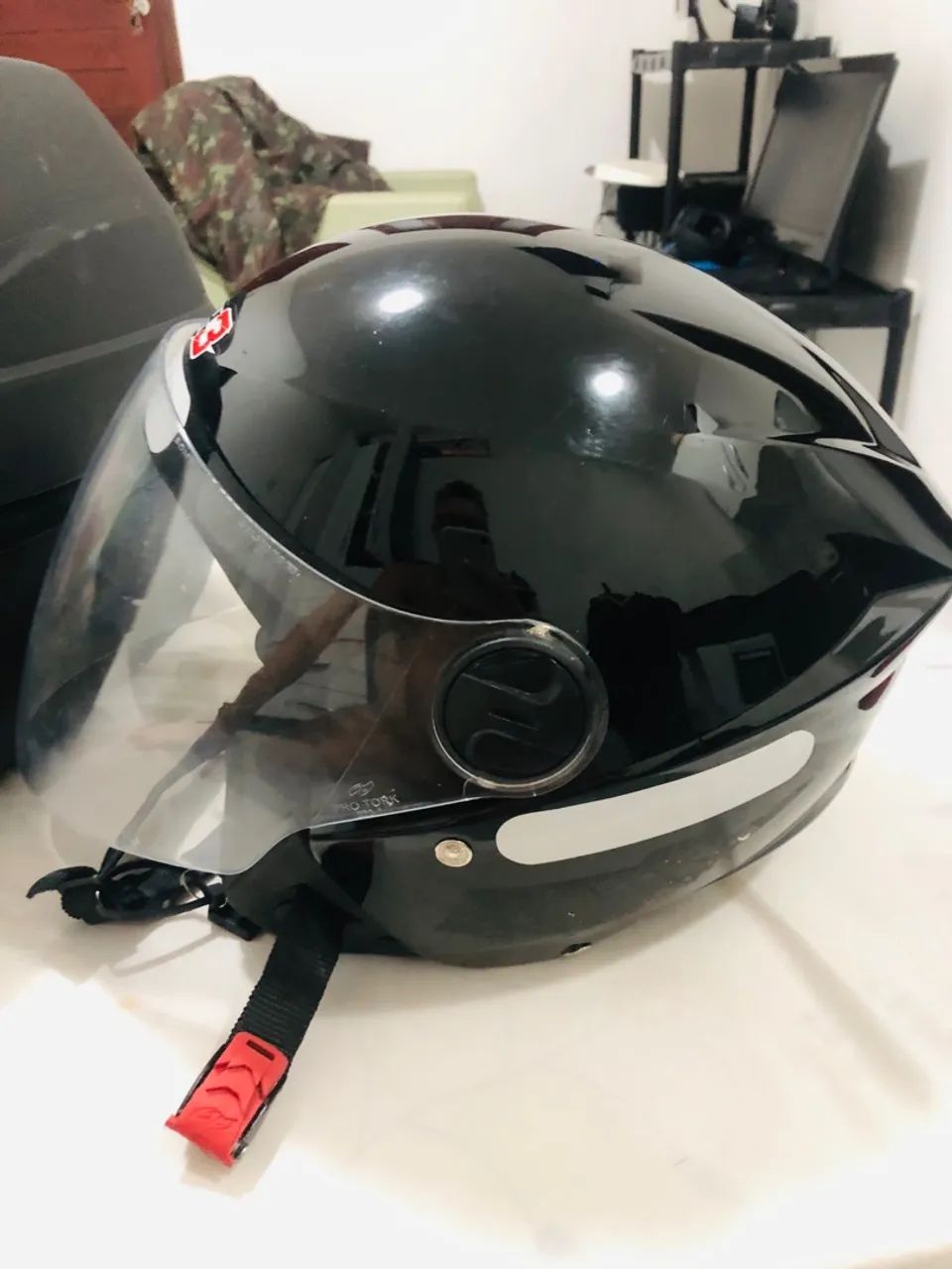 CAPACETE E BAÚ  - Foto 2