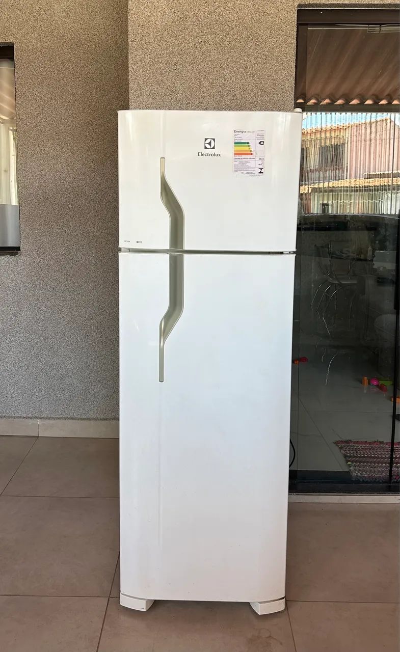 Geladeira Electrolux DC35a está super Conservada 