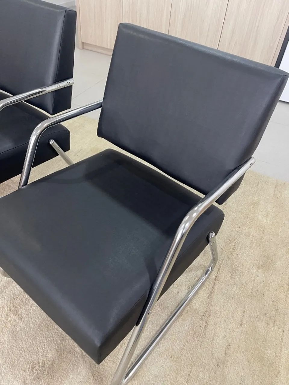 Poltrona semi nova 64315087876099121