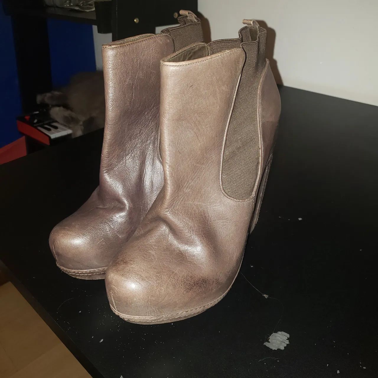 Bota salto alto da allsaints spitalfields