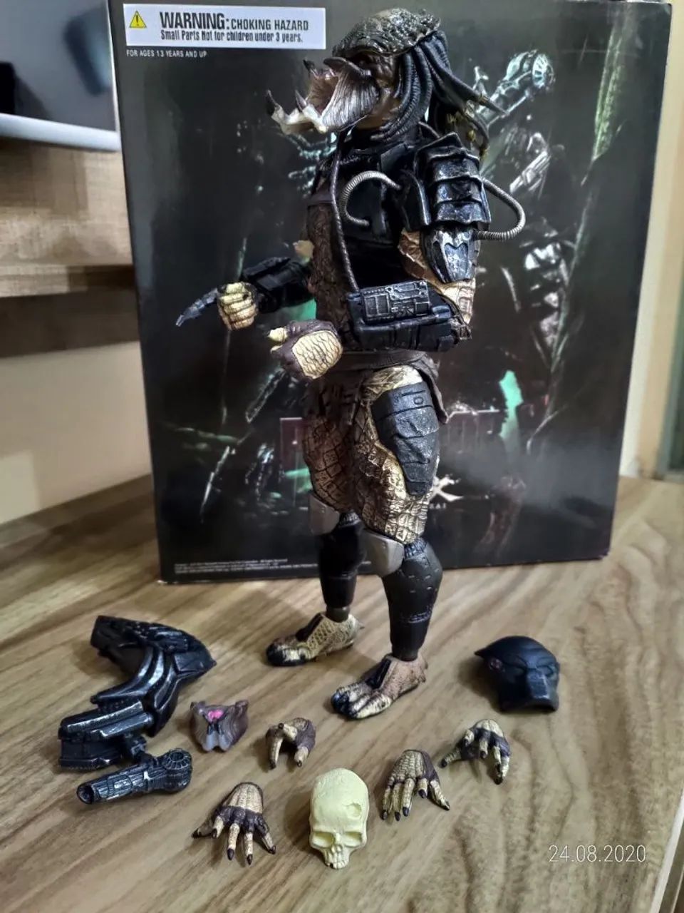 Predador Play Arts Action Figure 27cm - Foto 4