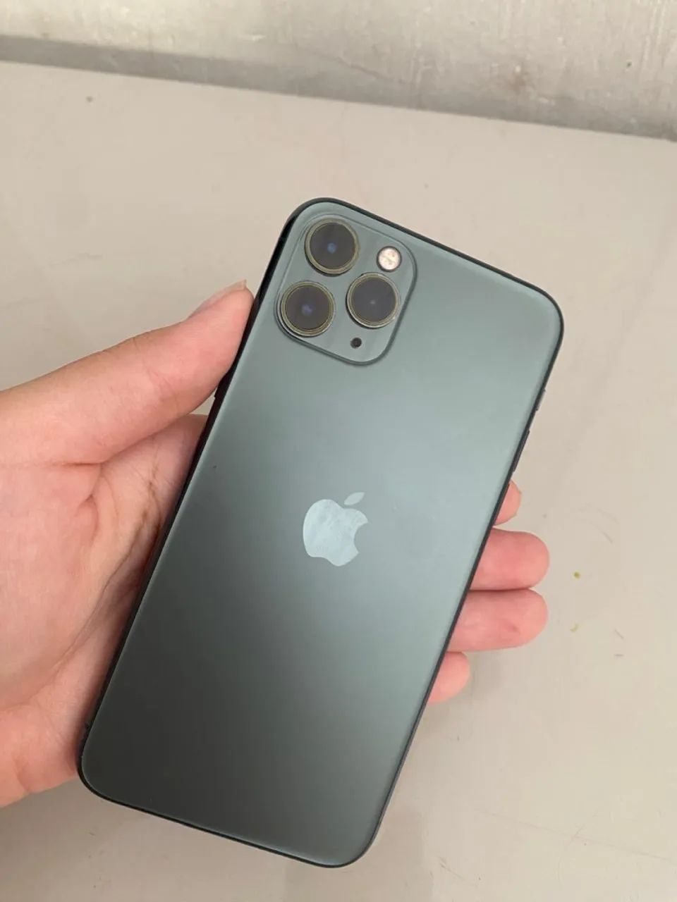 iPhone 11 Pro 64GB Verde - Com pequeno defeito no botão de volume - Foto 4