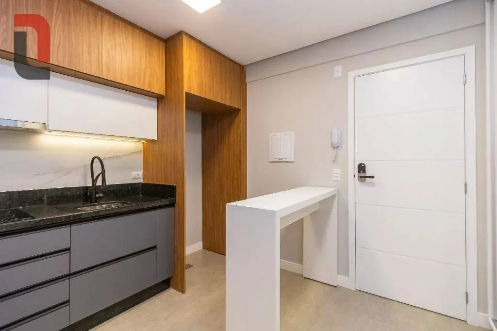 Studio com 1 dormitório para alugar, 23 m² por R$ 2.141,10/mês - Centro - Curitiba/PR