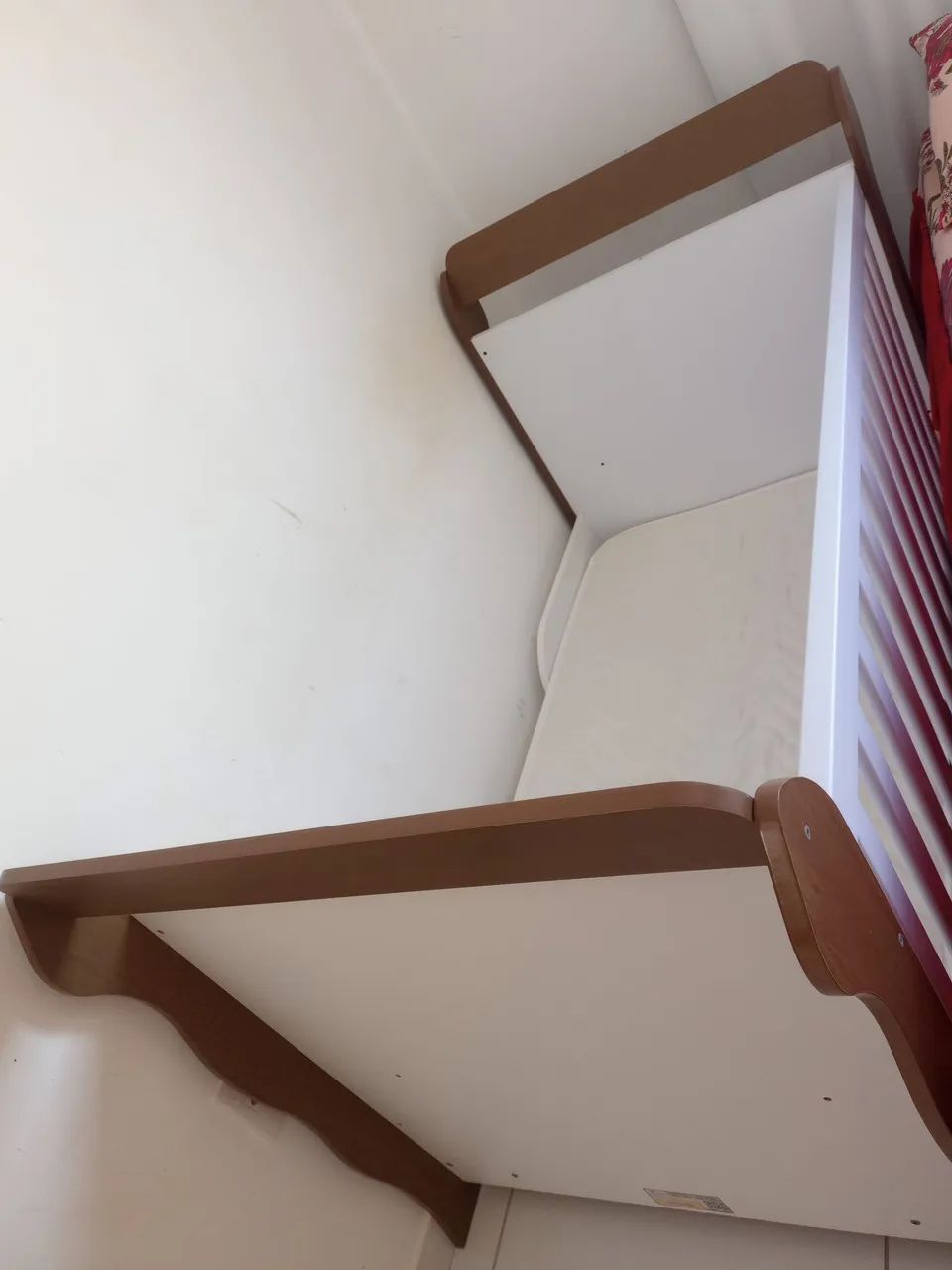 Colchão e Berço de Madeira com Design Moderno - Foto 4