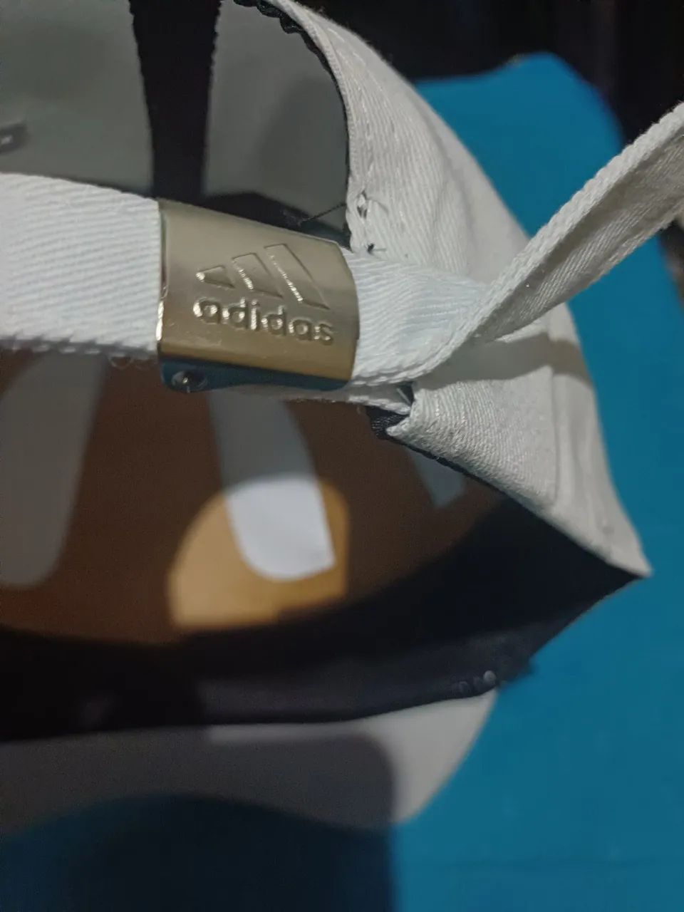 Boné Adidas Branco com Detalhes em Azul - Novo - Foto 3