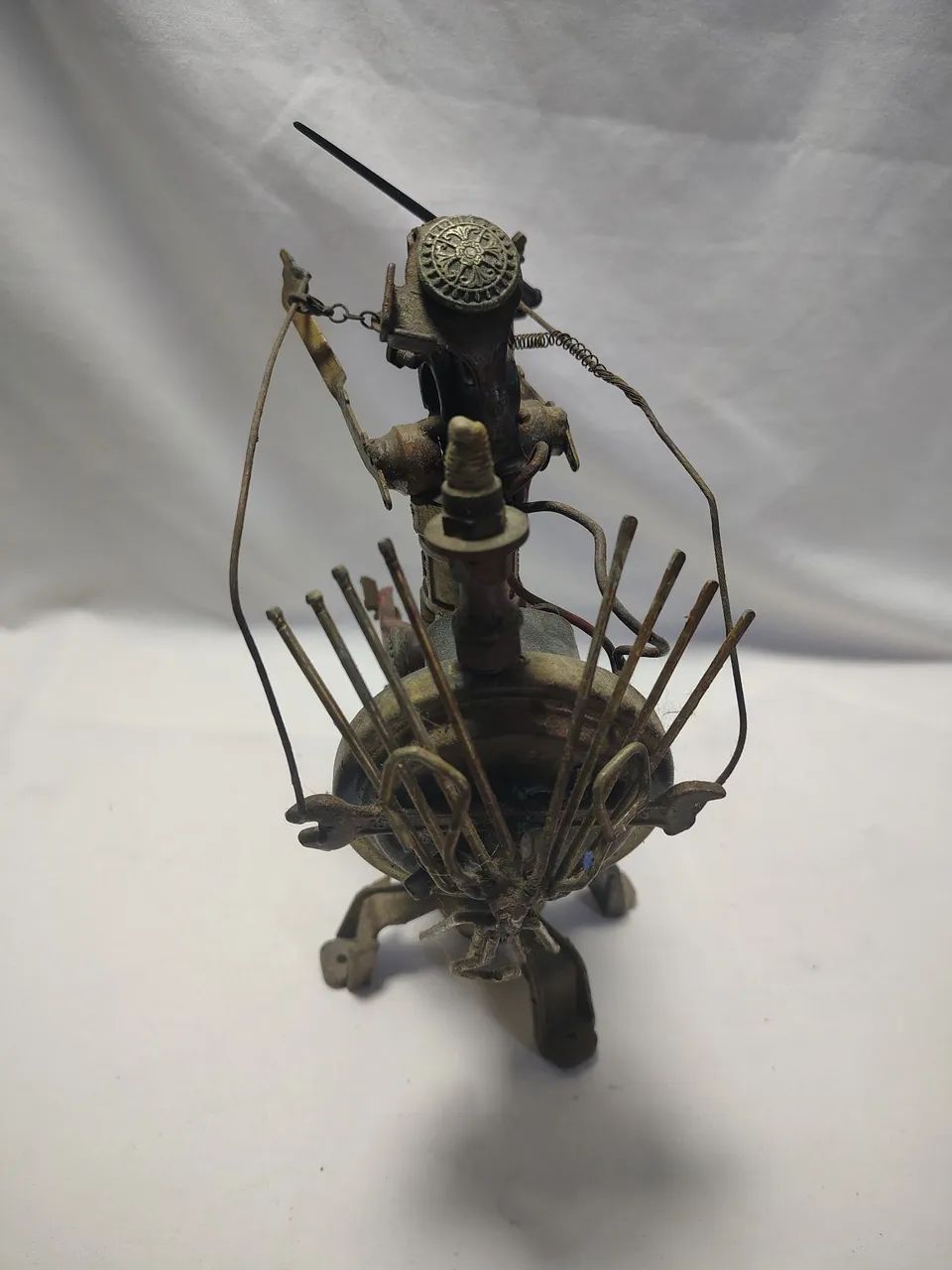 Escultura Steampunk: Arte com Peças Recicladas - Foto 4