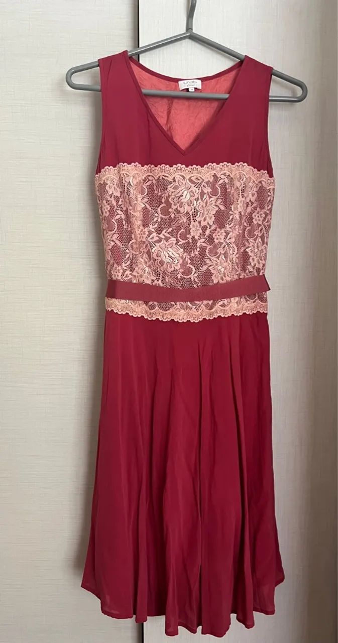 Vestido Vermelho com Renda Delicada - Foto 2