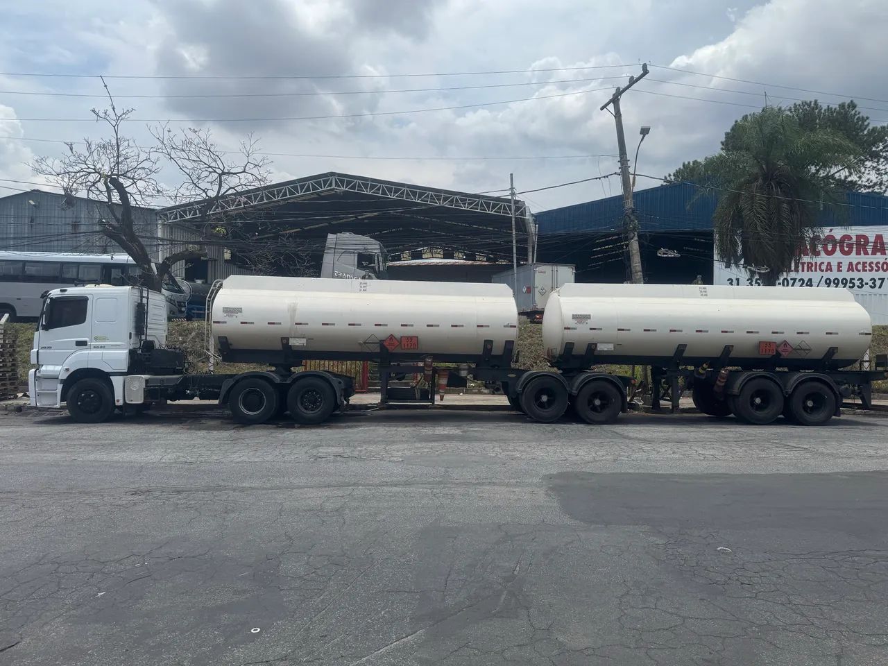 Carreta Bitrem tanque Randon  Mercedes axor 2035