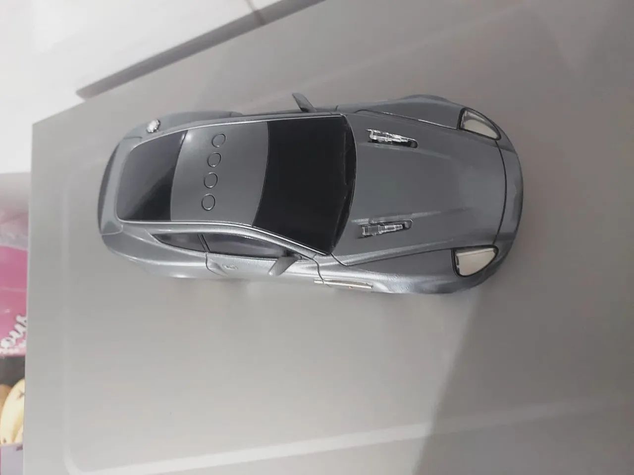 Carrinho de corrida Aston Martin para colecionadores 007 James Bond - Foto 4