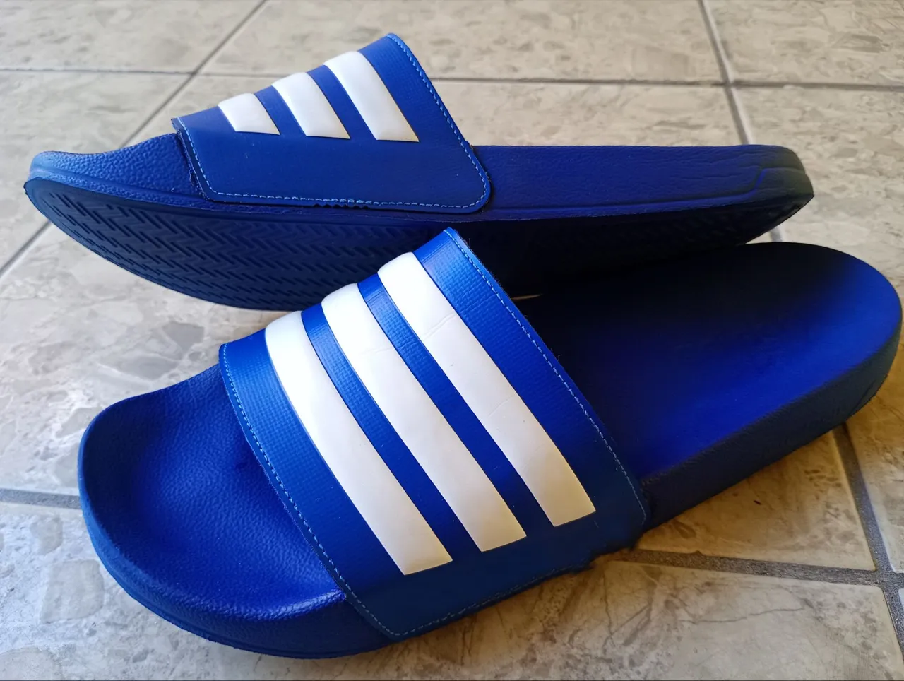 Sandália Adidas Adilette - Azul com Listras Brancas