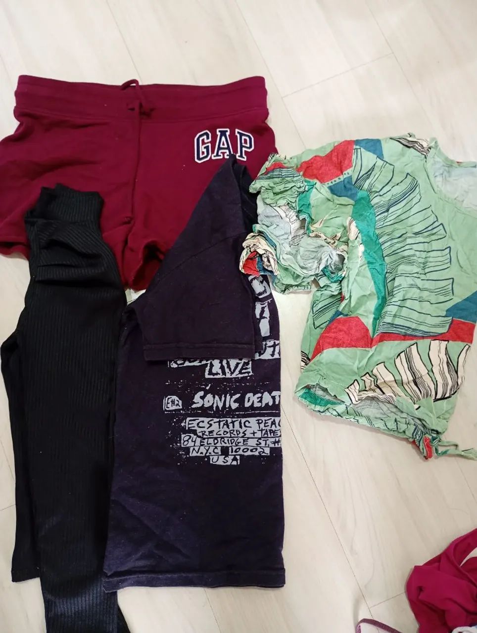 Lote 22 peças de roupa feminina 