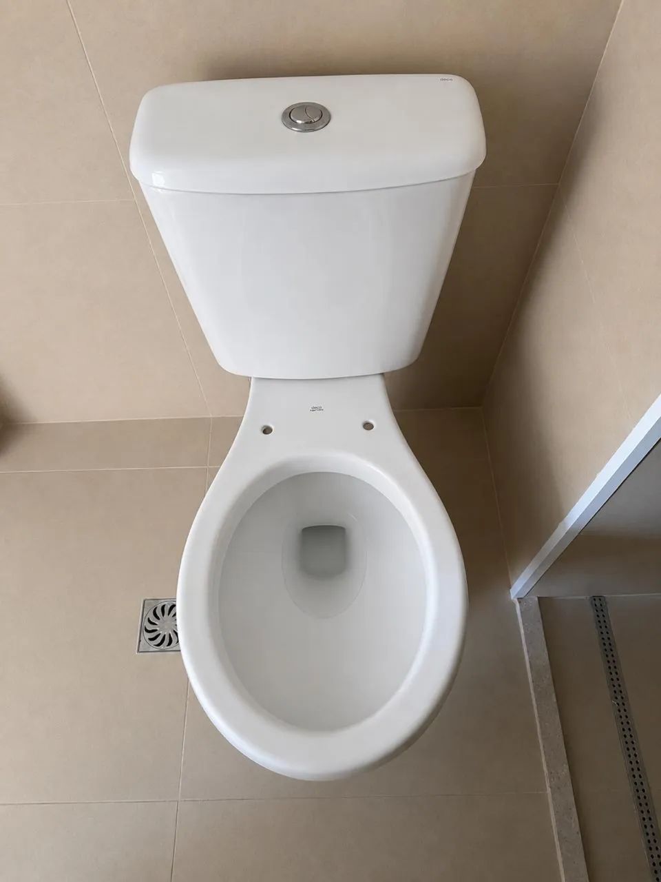 Vaso sanitário com caixa acoplada Deca