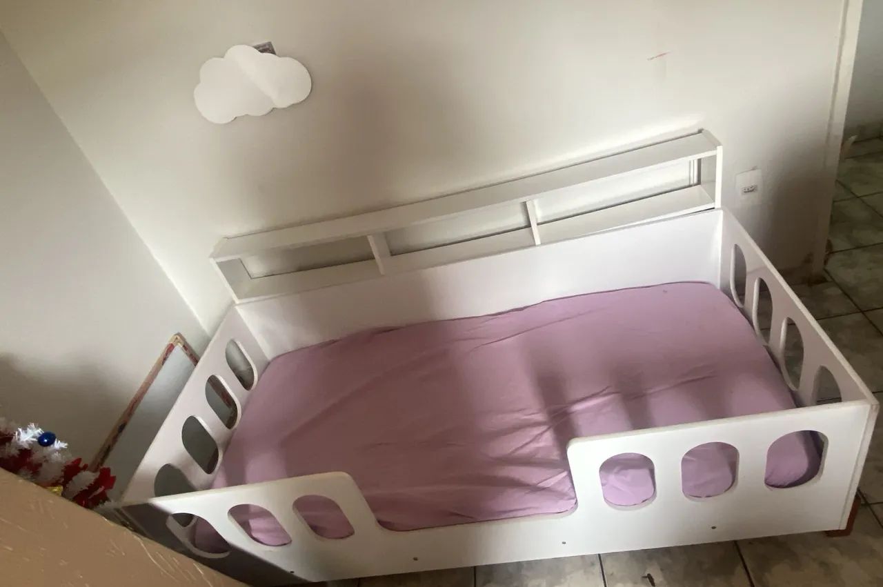 Cama de criança montessoriana com led