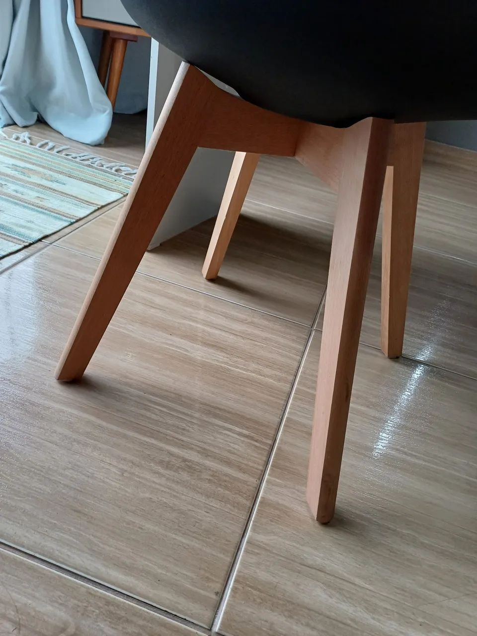 Vendo escrivaninha com cadeira - Foto 4
