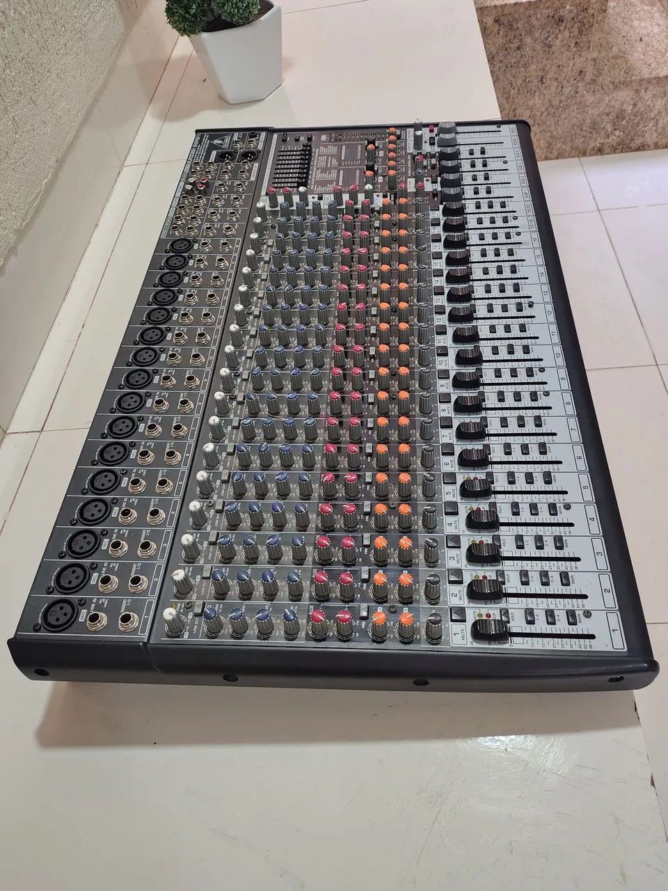 Mesa de som Behringer 24canais - Foto 3