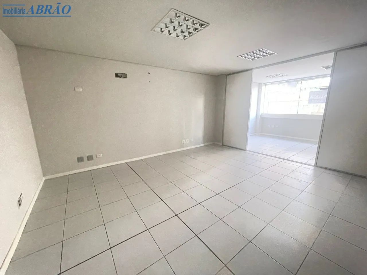 Sala em Sobreloja à venda em Zona 07, Maringá-PR - Foto 12