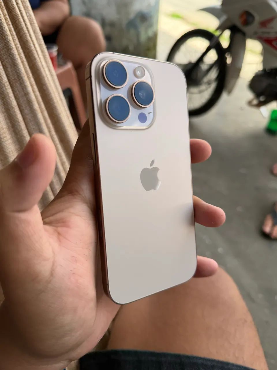 iPhone 16 pro 256gb