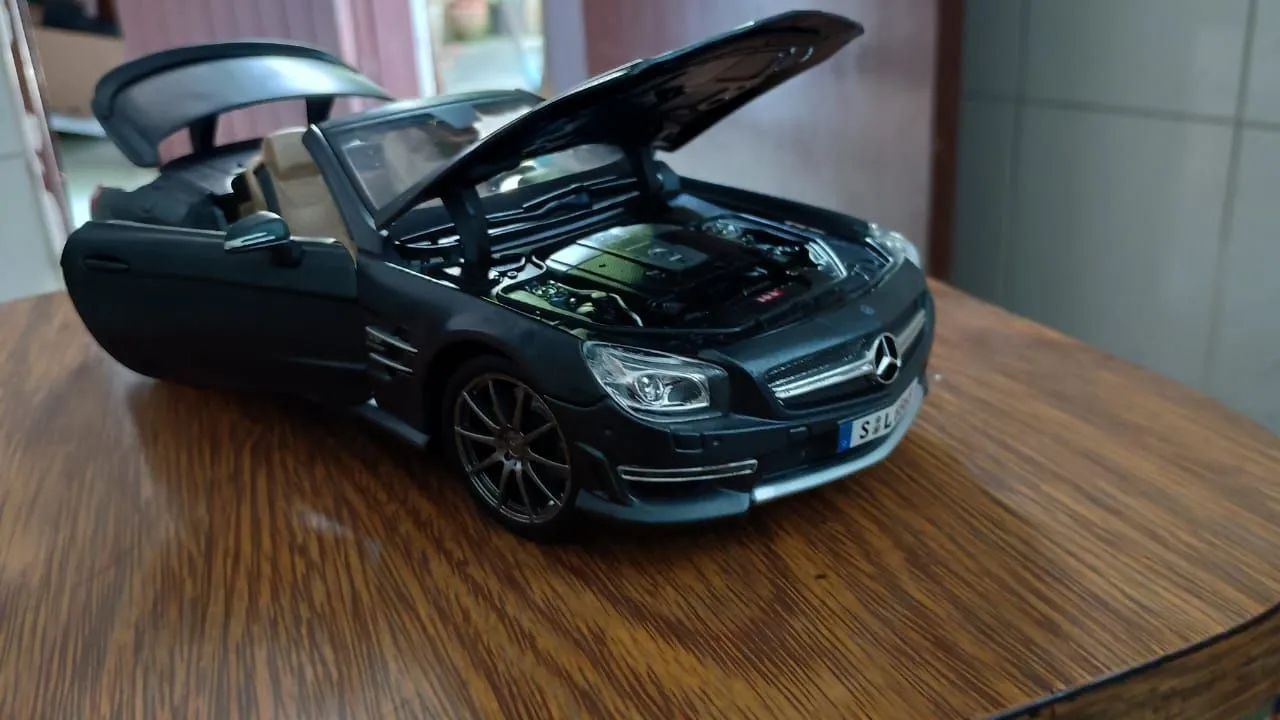 Mercedes Sl 65 AMG Black Séries E 231 Maisto 1/18 - Brinquedos e