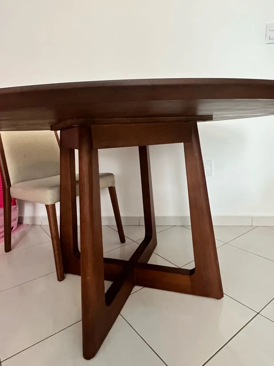 Mesa de madeira com 4 cadeiras  - Foto 2