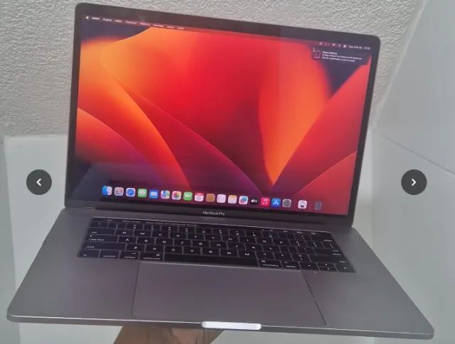MacBook Pro 15 i7 16GB 512SSD Radeon 560 4GB Retina Touch Bar Top